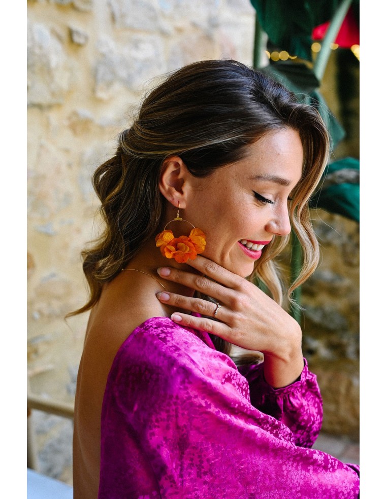 Boucles d'oreilles fleurs stabilisées hortensia orange - L'Atelier de Clotilde - Comptoir Doré