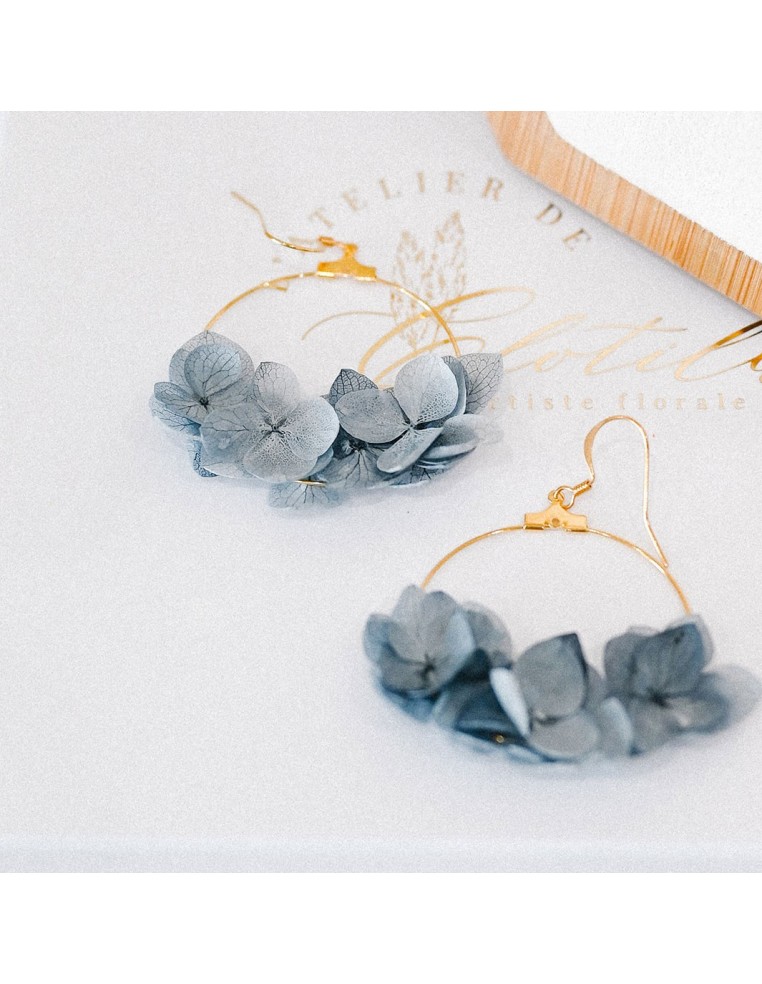 Boucles d'oreilles hortensias stabilisées bleu gris - L'Atelier de Clotilde