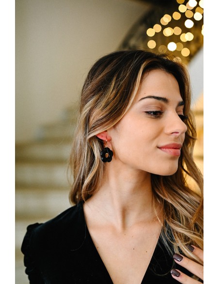 Boucles d'oreilles noires fleurs résine Pam - Comptoir Doré