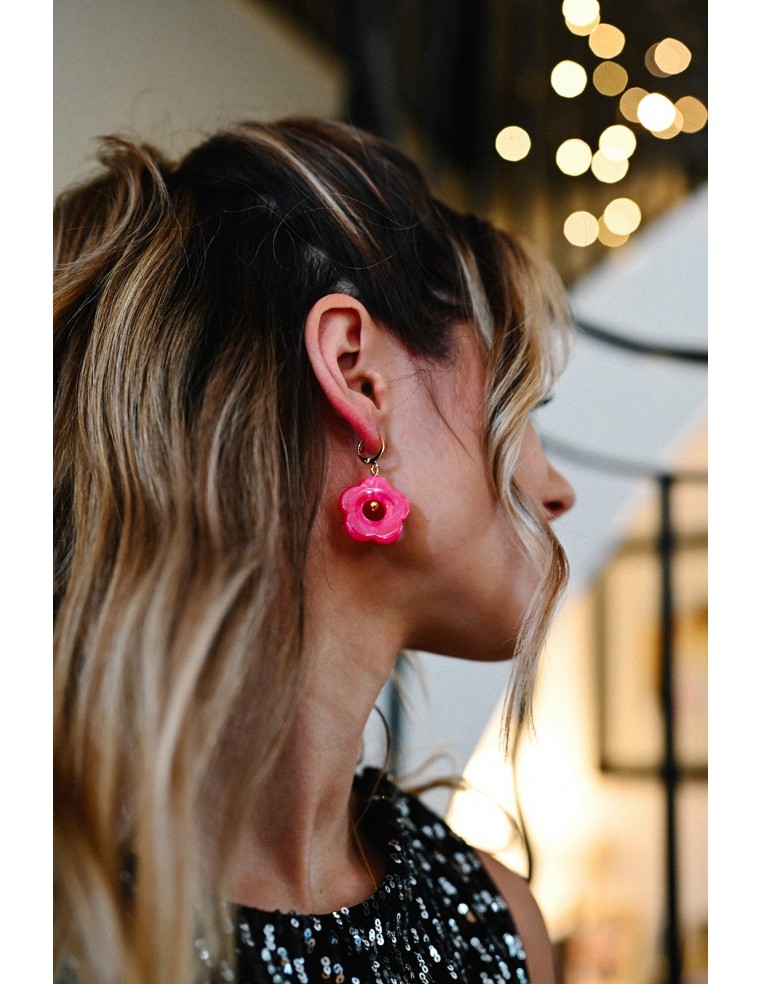 Boucles d'oreilles fushia fleurs résine Pam - Comptoir Doré