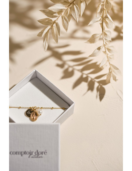 Bracelet multi médailles gravées, perle & vierge Comptoir Doré