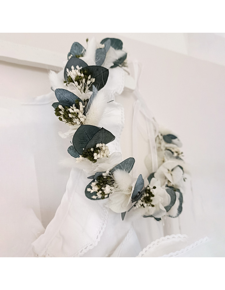 Couronne de fleurs enfant eucalyptus et fleurs blanches stabilisées - Bellemond x Comptoir Doré