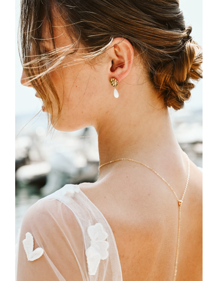 Boucles d'oreilles mariée Astrée - dorées et blanches - porcelaine froide
