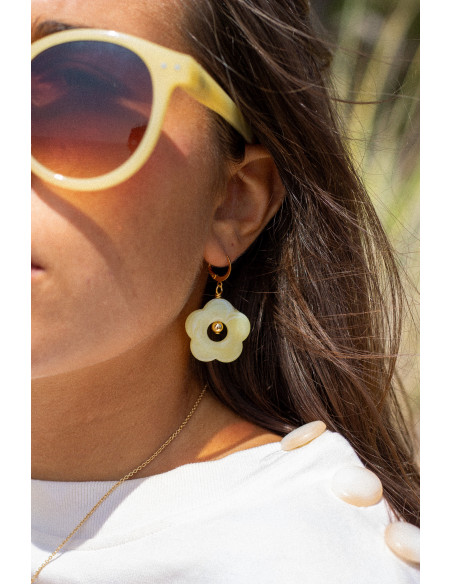 Boucles d'oreilles jaune pâle fleurs résine Pam - Comptoir Doré