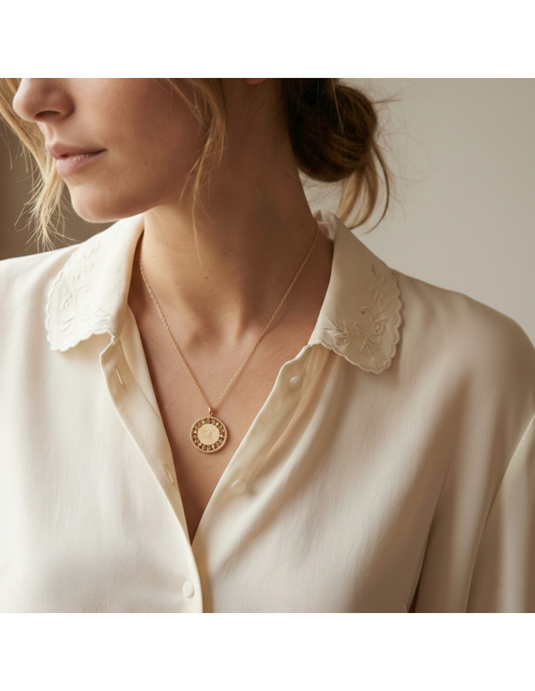Collier médaille à graver plaquer or et zircons - Comptoir Doré