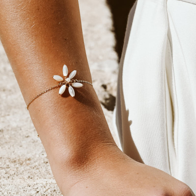 Bracelet mariée fleur de nacre Orea - Les Perles de Bastide - Comptoir Doré 2