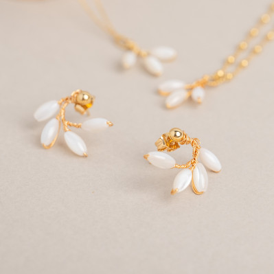 Boucles d'oreilles mariée nacre Capucine Curve – Les Perles de la Bastide - Comptoir Doré 2