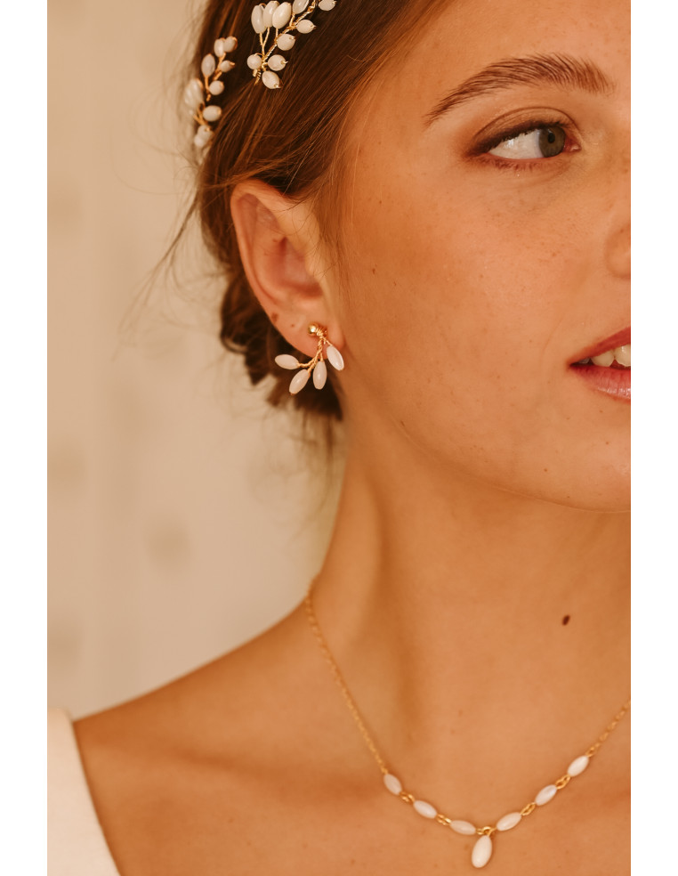 Boucles d'oreilles mariée nacre Capucine Curve – Les Perles de la Bastide - Comptoir Doré