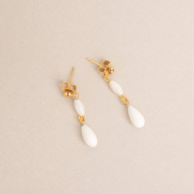 Boucles d'oreilles mariée Capucine courtes – Nacre & porcelaine - Les Perles de la Bastide - Comptoir Doré