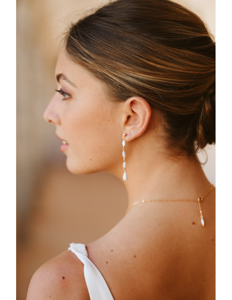 Boucles d'oreilles mariée Capucine longues – Nacre & porcelaine - Les Perles de la Bastide - Comptoir Doré