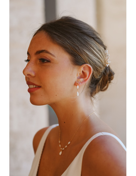 Boucles d'oreilles mariée Capucine courtes – Nacre & porcelaine - Les Perles de la Bastide - Comptoir Doré