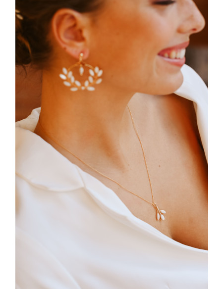 Collier pendentif mariée Capucine – Nacre & porcelaine  froide - Les Perles de la Bastide - Comptoir Doré