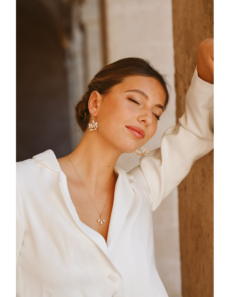 Collier pendentif mariée Capucine – Nacre & porcelaine  froide - Les Perles de la Bastide - Comptoir Doré