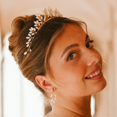 Grande tiare Demeter – Diadème mariée en nacre - Les Perles de la Bastide - Comptoir Doré