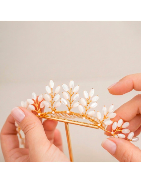 Grande tiare Demeter – Diadème mariée en nacre - Les Perles de la Bastide - Comptoir Doré