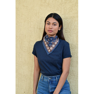 Petit foulard 50x50 cm Anastase Bleu marine en coton blockprint. 2