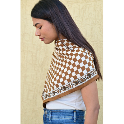 Grand foulard 100x100 cm Checks Bistre motif damier en coton. 2