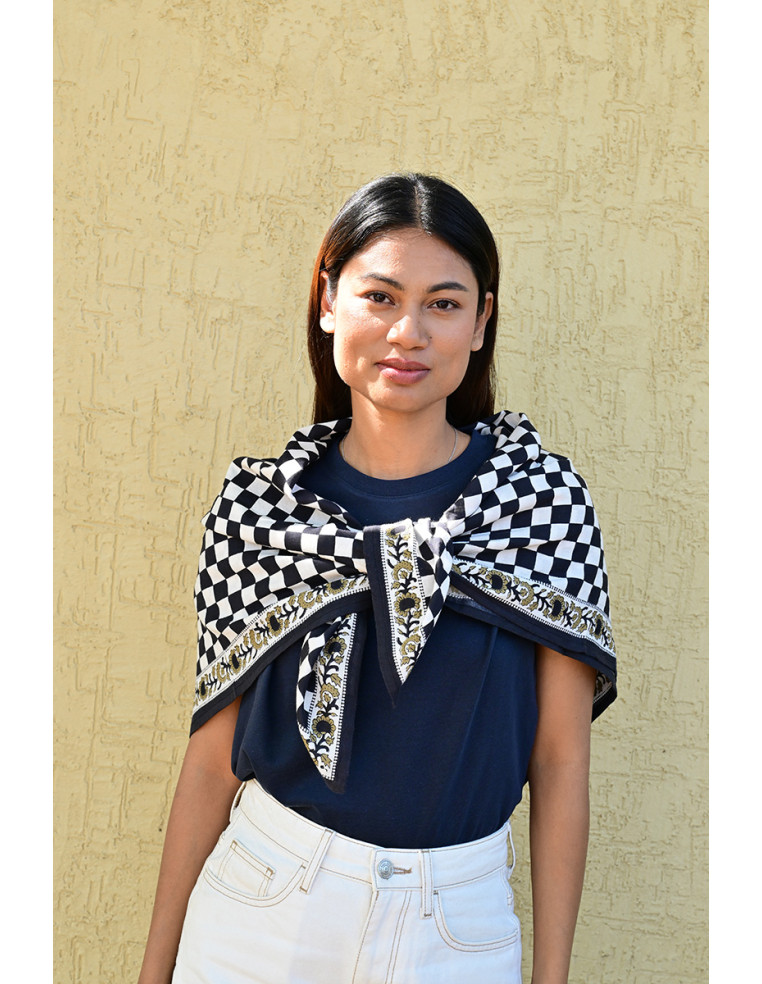 Grand foulard 100x100 cm Checks Nuit motif damier en coton.