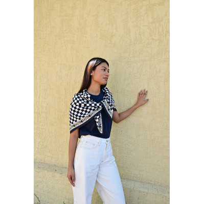 Grand foulard 100x100 cm Checks Nuit motif damier en coton. 2