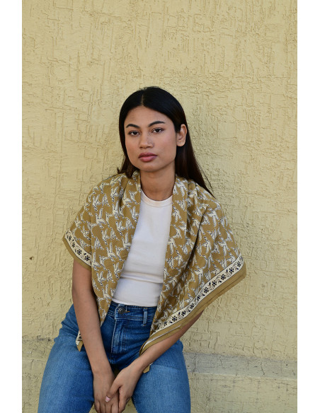 Grand foulard 100x100 cm Mercure Bistre motifs oiseaux.