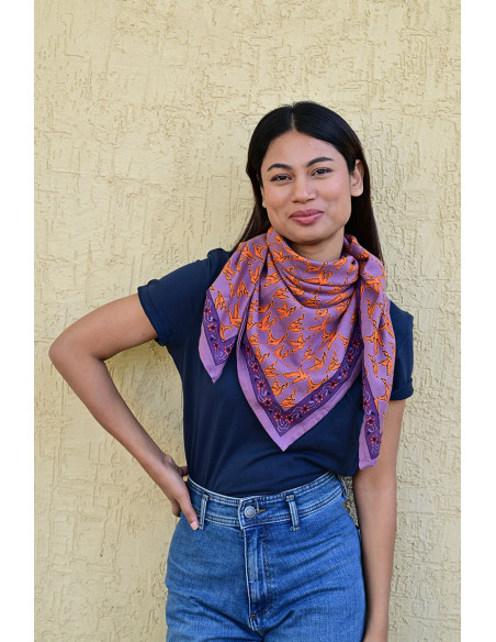 Grand foulard 100x100 cm Mercure Flame motifs oiseaux orange vif.