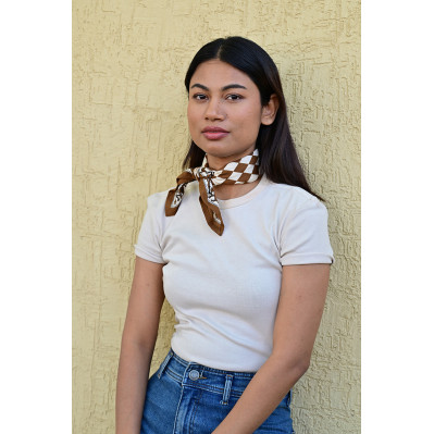 Petit foulard 50x50 cm Checks Bistre motif damier en coton. 2