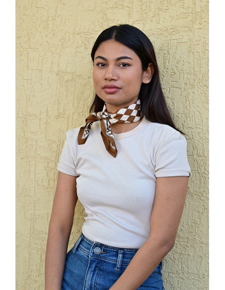 Petit foulard 50x50 cm Checks Bistre motif damier en coton.