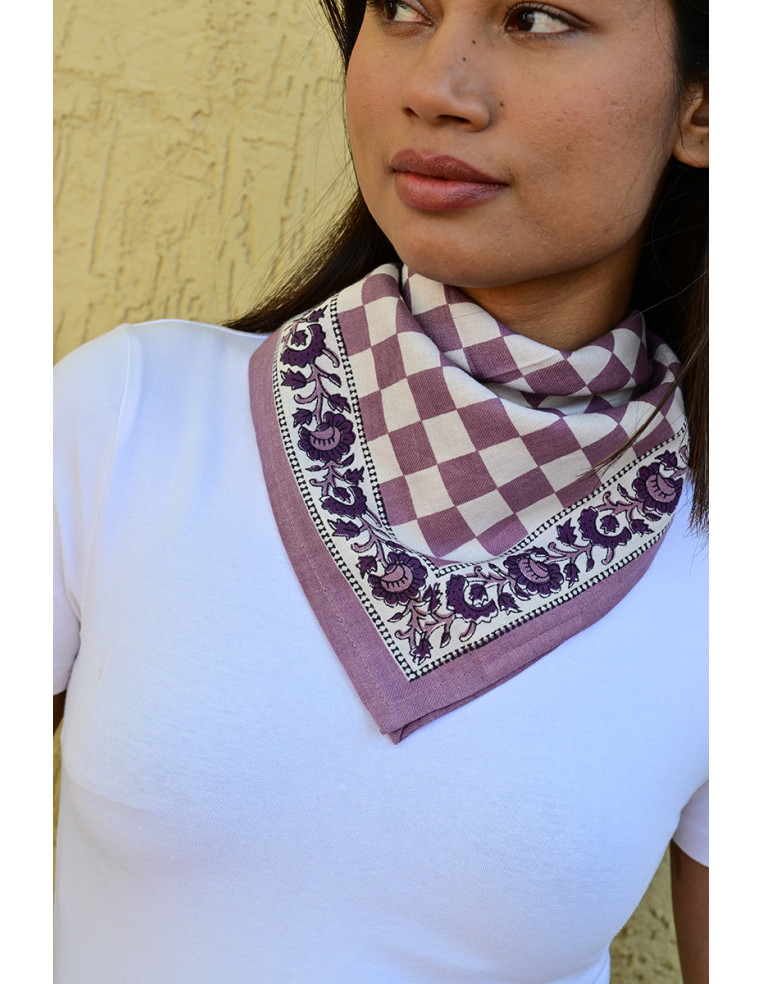 Petit foulard 50x50 cm Checks Violet motif damier en coton.