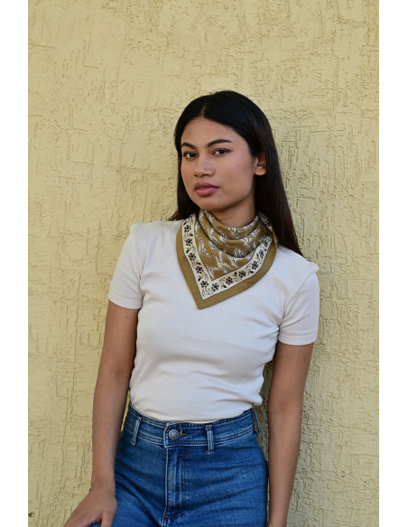 Petit foulard 50x50 cm Mercure Bistre motifs oiseaux.