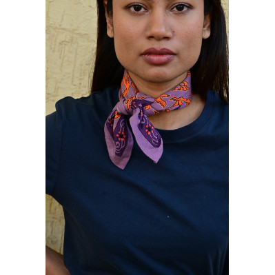 Petit foulard 50x50 cm Mercure Flame motifs oiseaux orange vif. 2