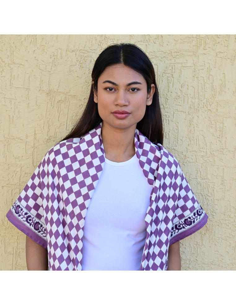 Grand foulard 100x100 cm Checks Violet motif damier en coton.