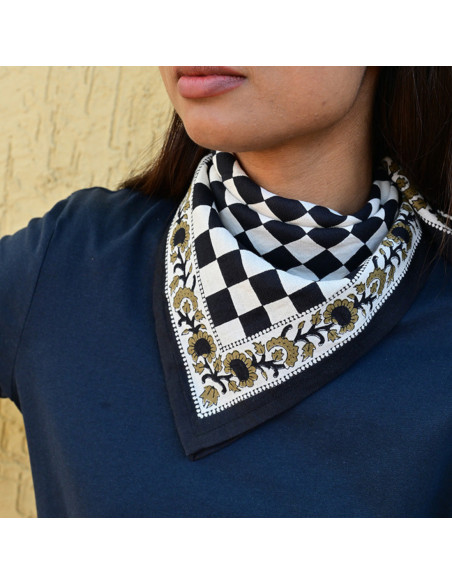 Petit foulard 50x50 cm Checks Nuit motif damier en coton.