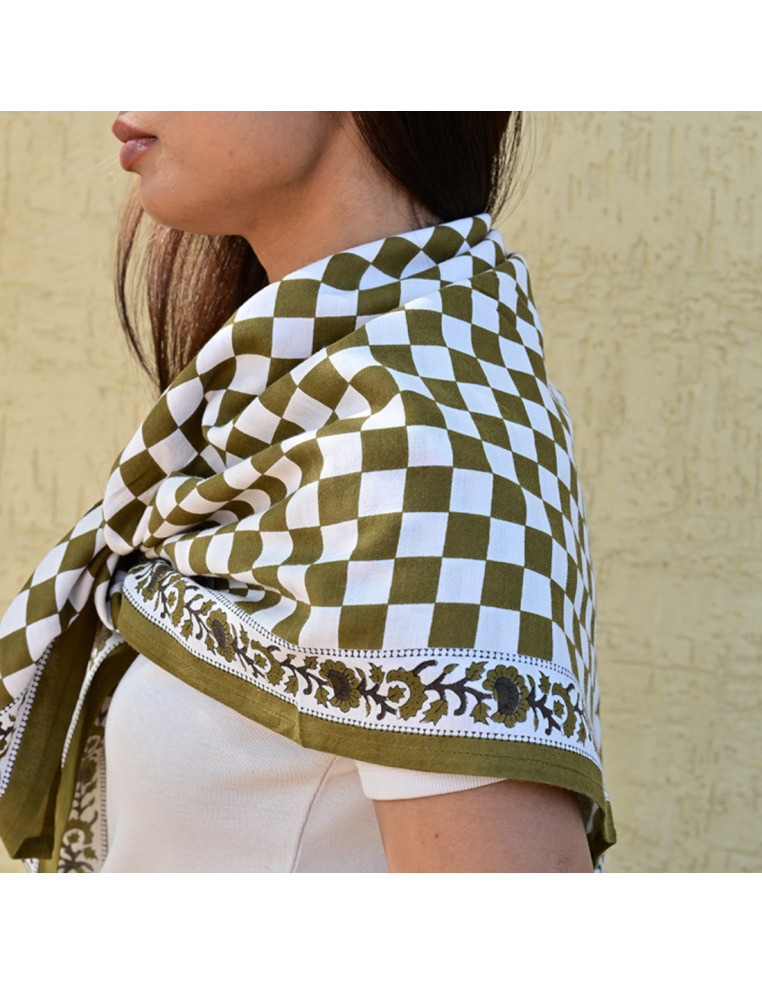 Grand foulard 100x100 cm Checks Vert motif damier en coton.