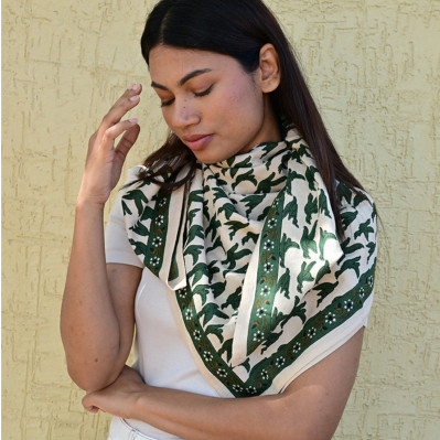 Grand foulard 100x100 cm Mercure Forêt motifs oiseaux verts.