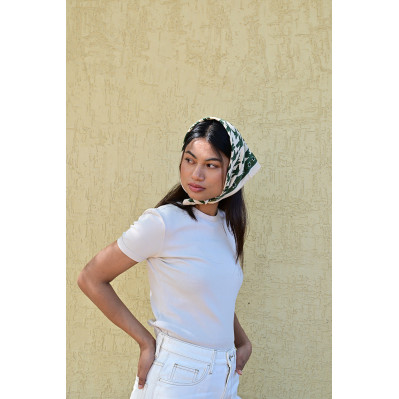 Petit foulard 50x50 cm Mercure Forêt motifs oiseaux verts. 2