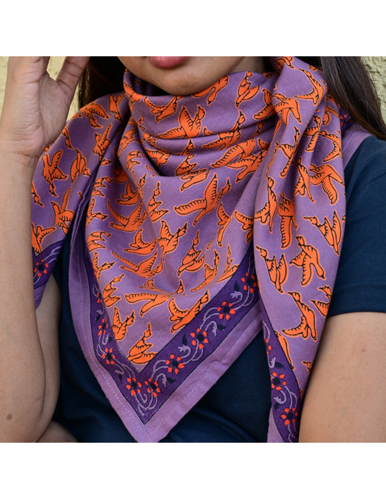 Grand foulard 100x100 cm Mercure Flame motifs oiseaux orange vif.