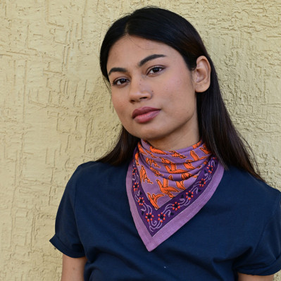 Petit foulard 50x50 cm Mercure Flame motifs oiseaux orange vif.