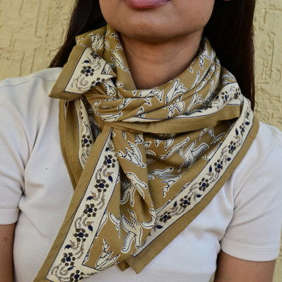 Grand foulard 100x100 cm Mercure Bistre motifs oiseaux.