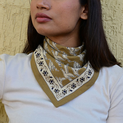 Petit foulard 50x50 cm Mercure Bistre motifs oiseaux.