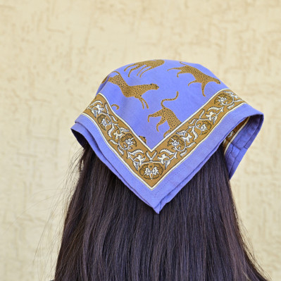 Petit foulard 50x50 cm Fauve Bleu horizon en coton blockprint.