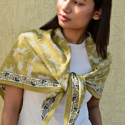 Grand foulard 100x100 cm Fauve Noix en coton blockprint motifs léopards.