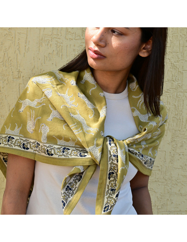 Grand foulard 100x100 cm Fauve Noix en coton blockprint motifs léopards.
