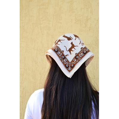 Petit foulard 50x50 cm Fauve Latte en coton blockprint motifs léopards. 2