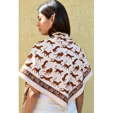 Grand foulard 100x100 cm Fauve Latte en coton blockprint motifs léopards. 2