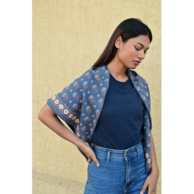 Grand foulard 100x100 cm Anastase Bleu marine en coton blockprint. 2