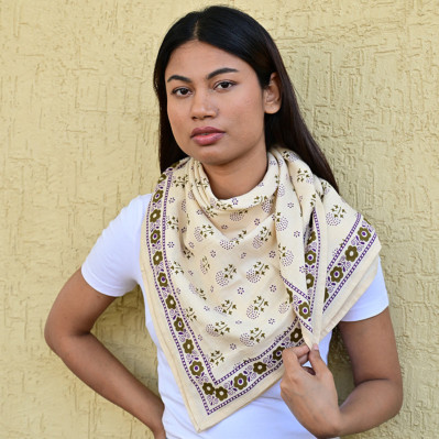 Grand foulard 100x100 cm Anastase Latte en coton blockprint.