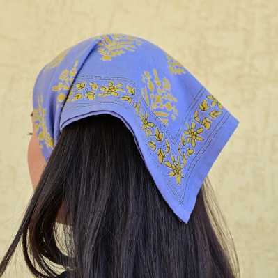 Petit foulard Galatie bleu horizon 50x50 cm en twill de coton indien.