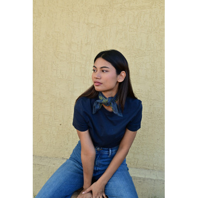 Petit foulard Galatie bleu marine 50x50 cm en twill de coton indien. 2