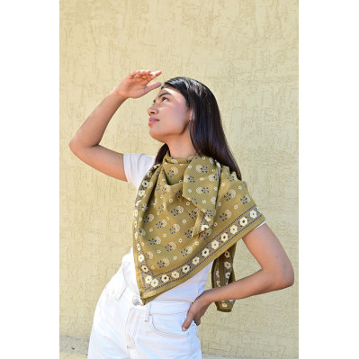 Grand foulard 100x100 cm Anastase Bistre en coton blockprint. 2