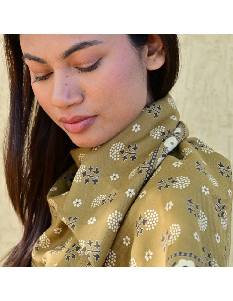Grand foulard 100x100 cm Anastase Bistre en coton blockprint.